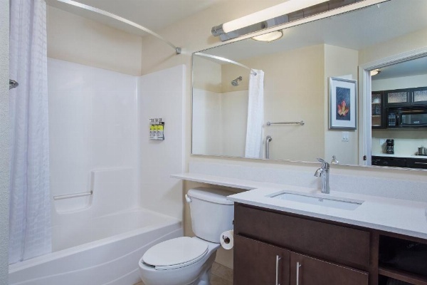 Candlewood Suites Bowling Green image 12
