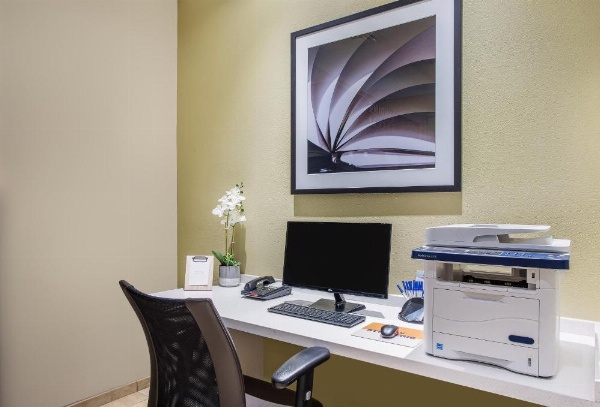 Candlewood Suites Bowling Green image 14