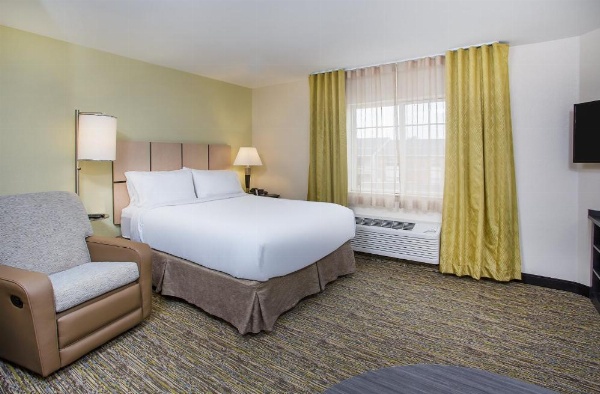 Candlewood Suites Bowling Green image 24