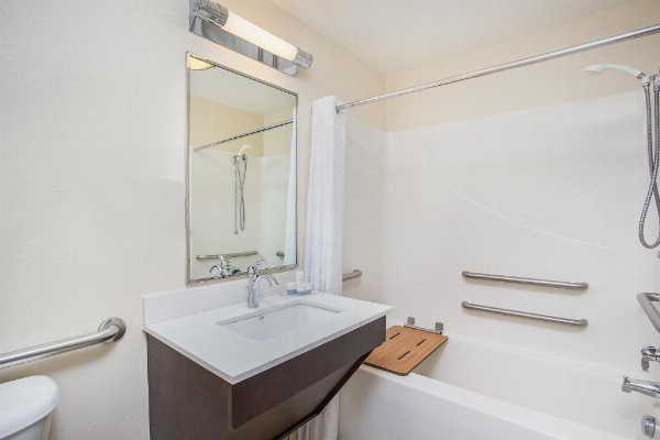 Candlewood Suites Bowling Green image 27