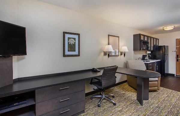 Candlewood Suites Bowling Green image 6