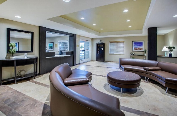 Candlewood Suites Bowling Green image 9